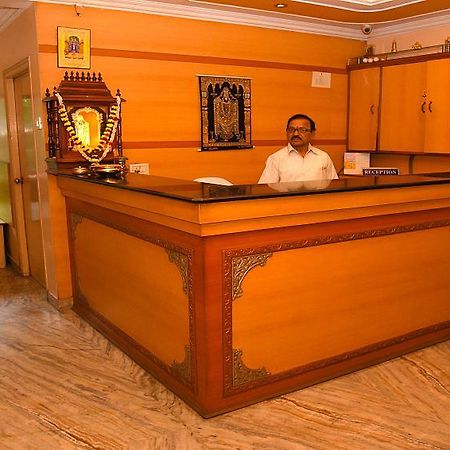 Hotel Vishnu Residency Визакхапатнам Екстериор снимка
