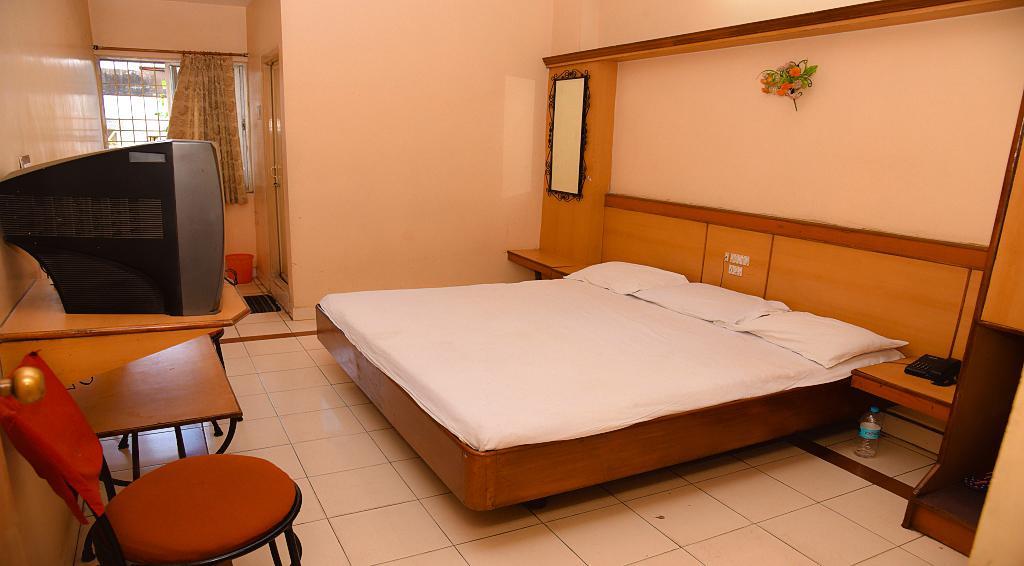 Hotel Vishnu Residency Визакхапатнам Екстериор снимка