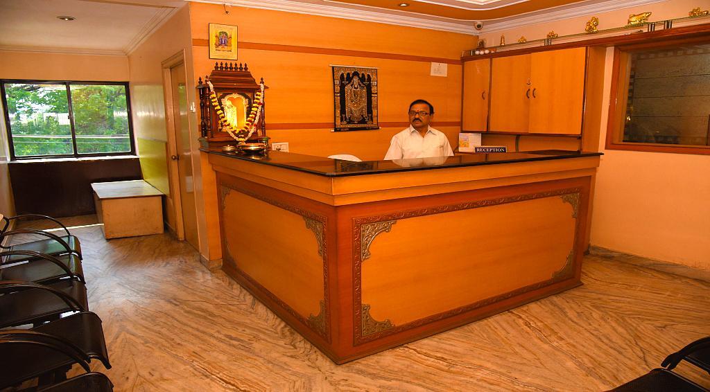 Hotel Vishnu Residency Визакхапатнам Екстериор снимка