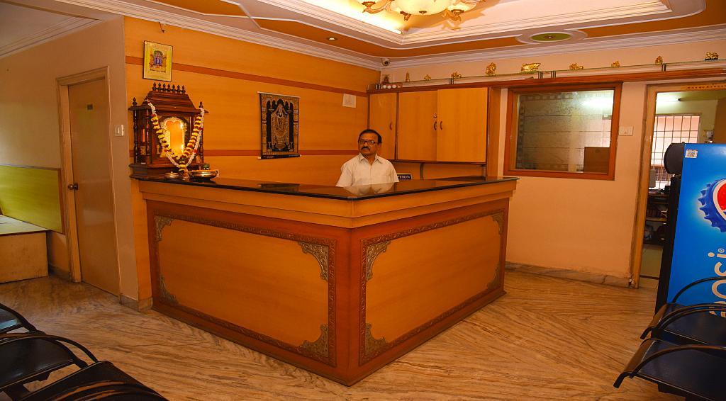 Hotel Vishnu Residency Визакхапатнам Екстериор снимка
