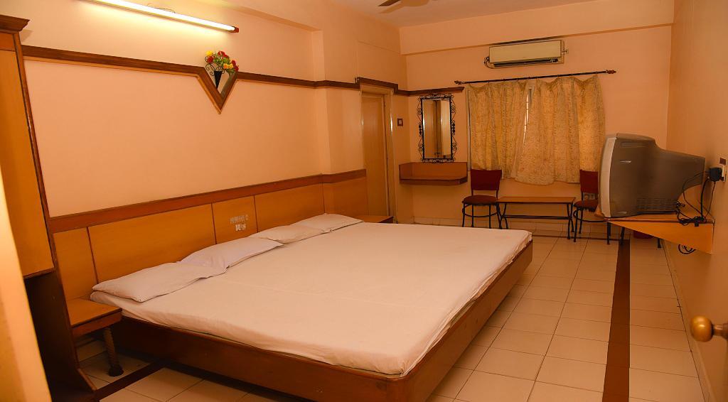 Hotel Vishnu Residency Визакхапатнам Екстериор снимка