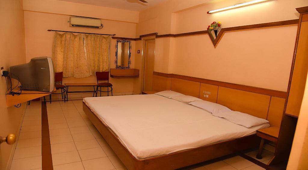 Hotel Vishnu Residency Визакхапатнам Екстериор снимка